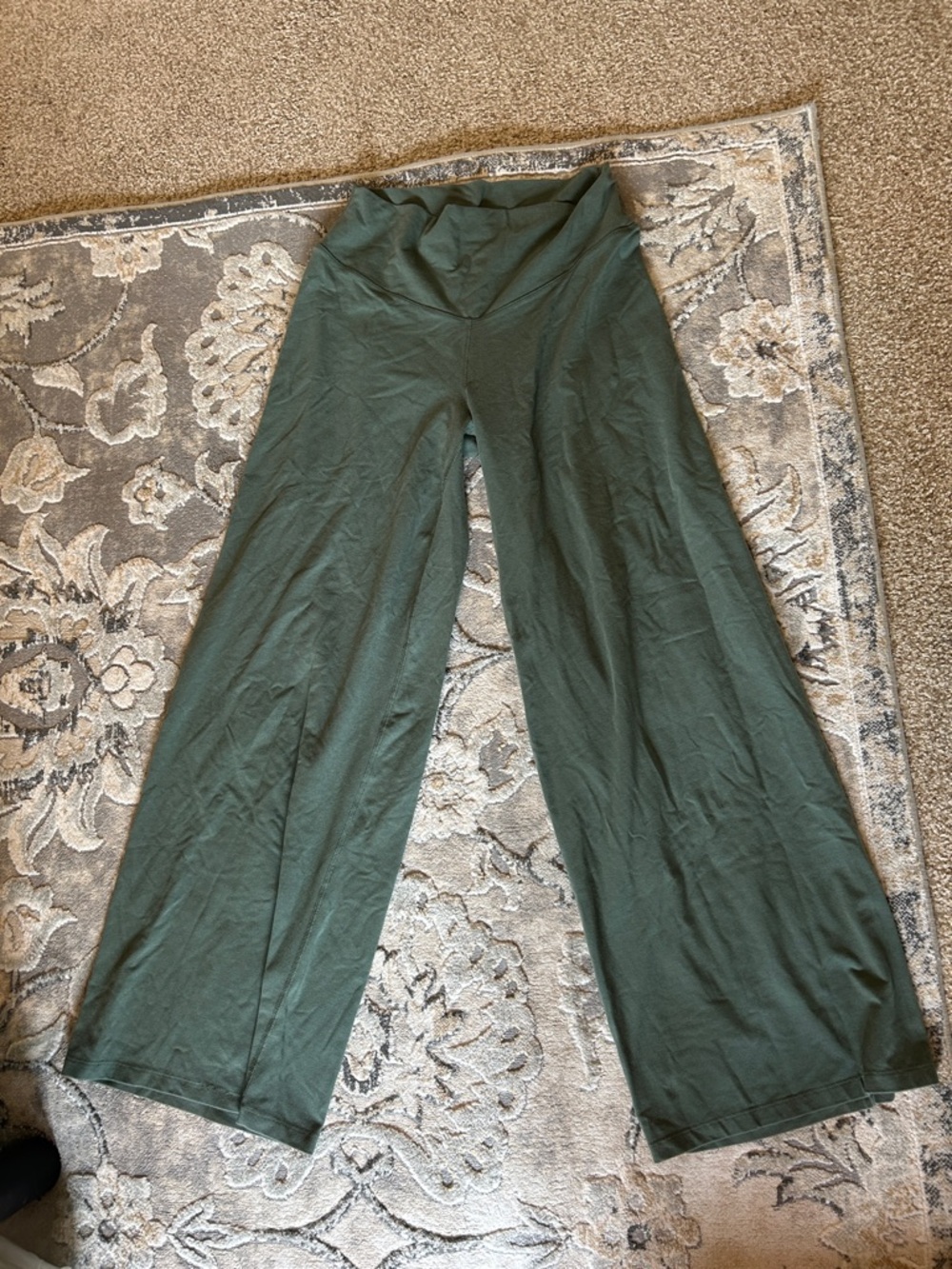 Old Navy Powerchill Wide-Leg Women's Pants in Olive Green